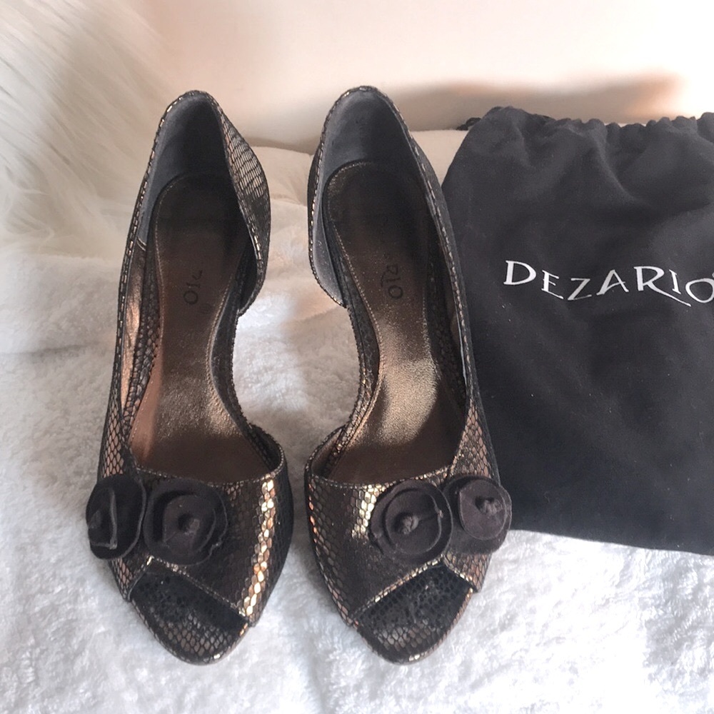 Brown Iridescent Snakeskin Kitten Heels 👠